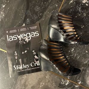 JOHNSON AND MURPHY~ Black Strappy Wedge Sandals